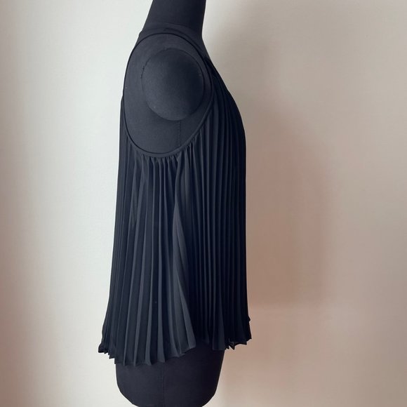 Club Monaco Pleated Racerback Tank - Picture 3 of 15